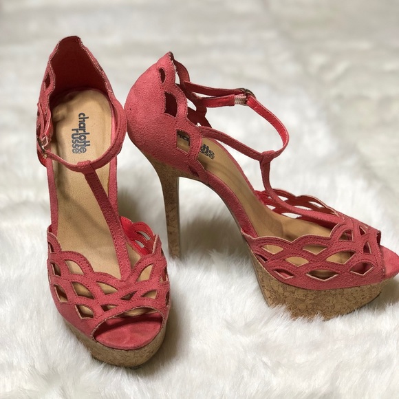 Coral, scalloped, platformed heels, size 7.5 - Picture 3 of 3